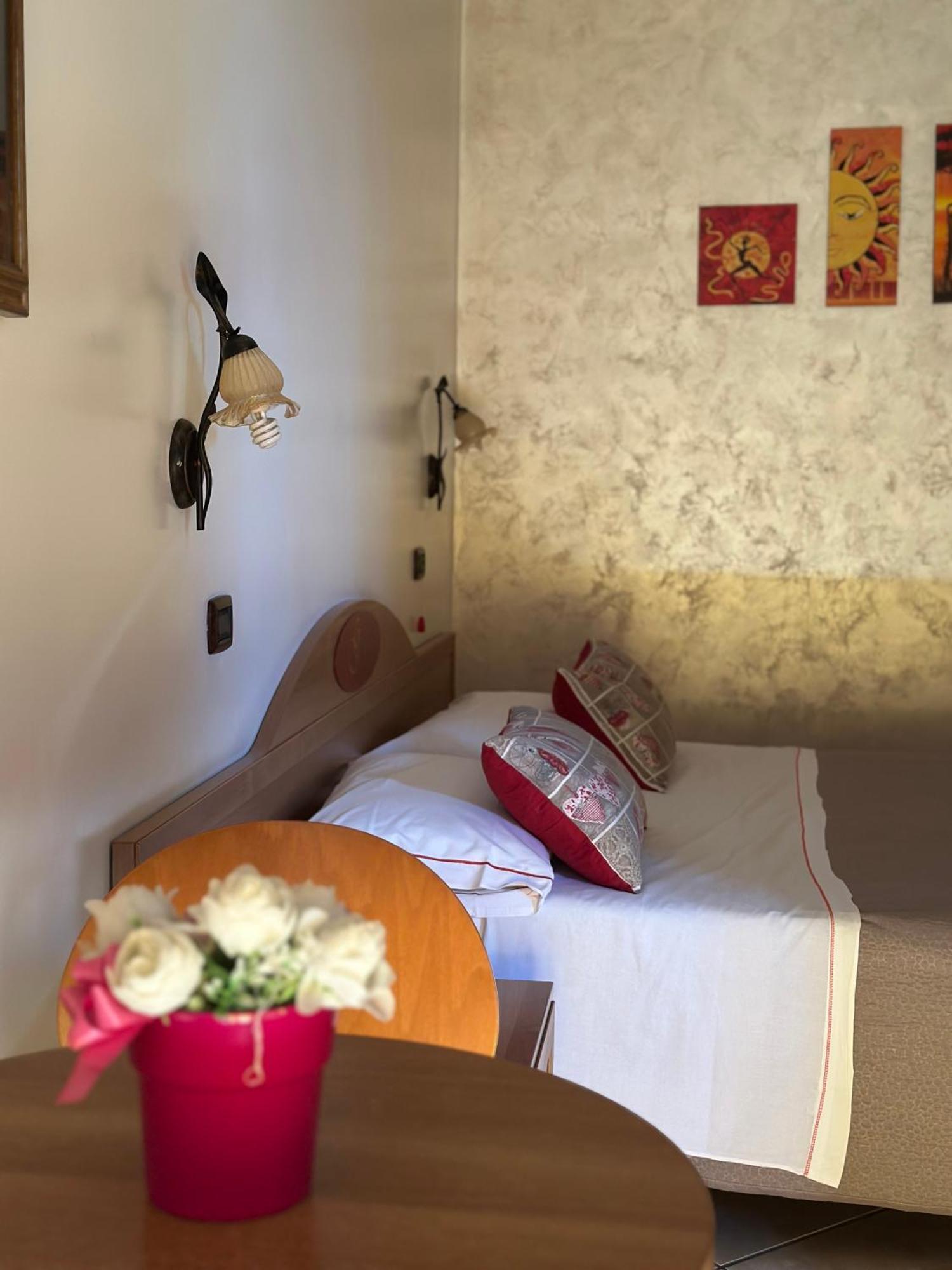 נולה Hotel Il Giardino Degli Aranci מראה חיצוני תמונה