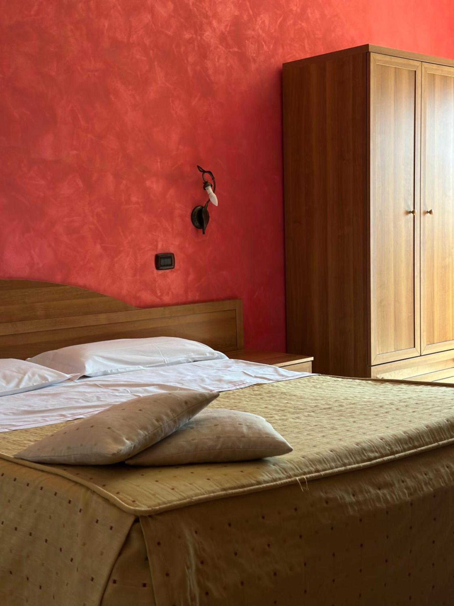 נולה Hotel Il Giardino Degli Aranci מראה חיצוני תמונה