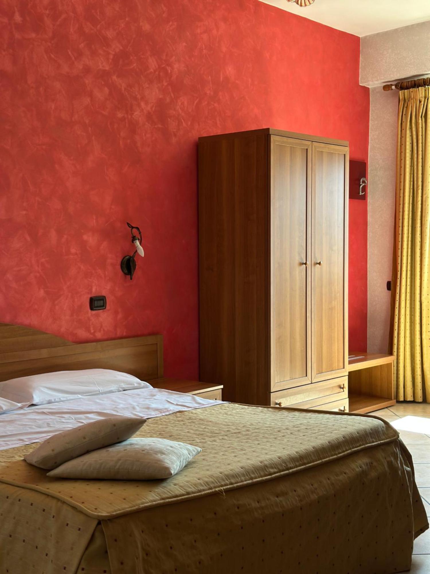 נולה Hotel Il Giardino Degli Aranci מראה חיצוני תמונה