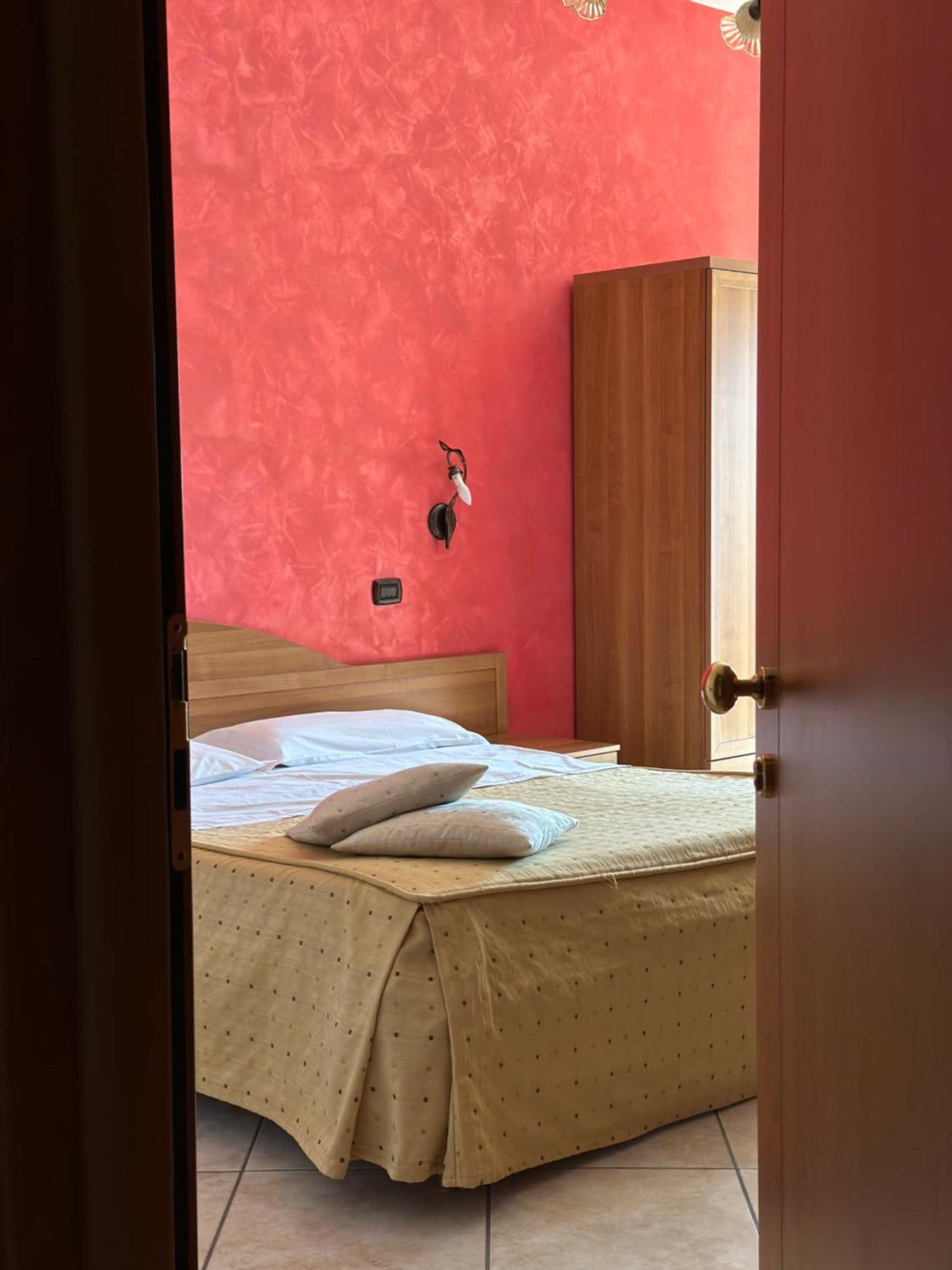 נולה Hotel Il Giardino Degli Aranci מראה חיצוני תמונה