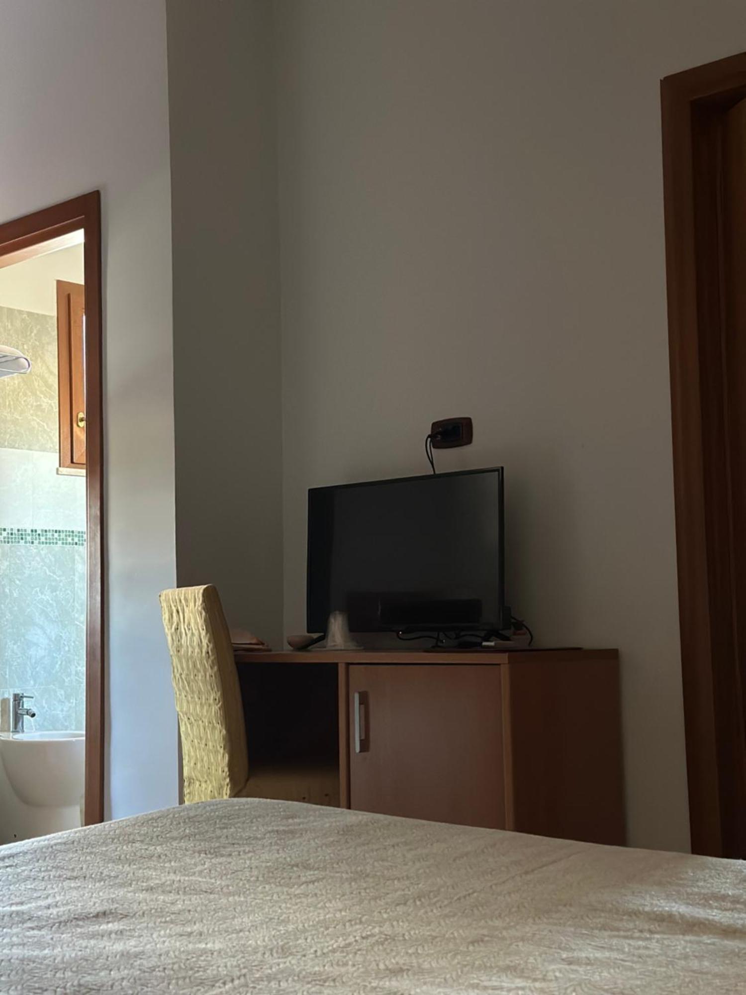 נולה Hotel Il Giardino Degli Aranci מראה חיצוני תמונה