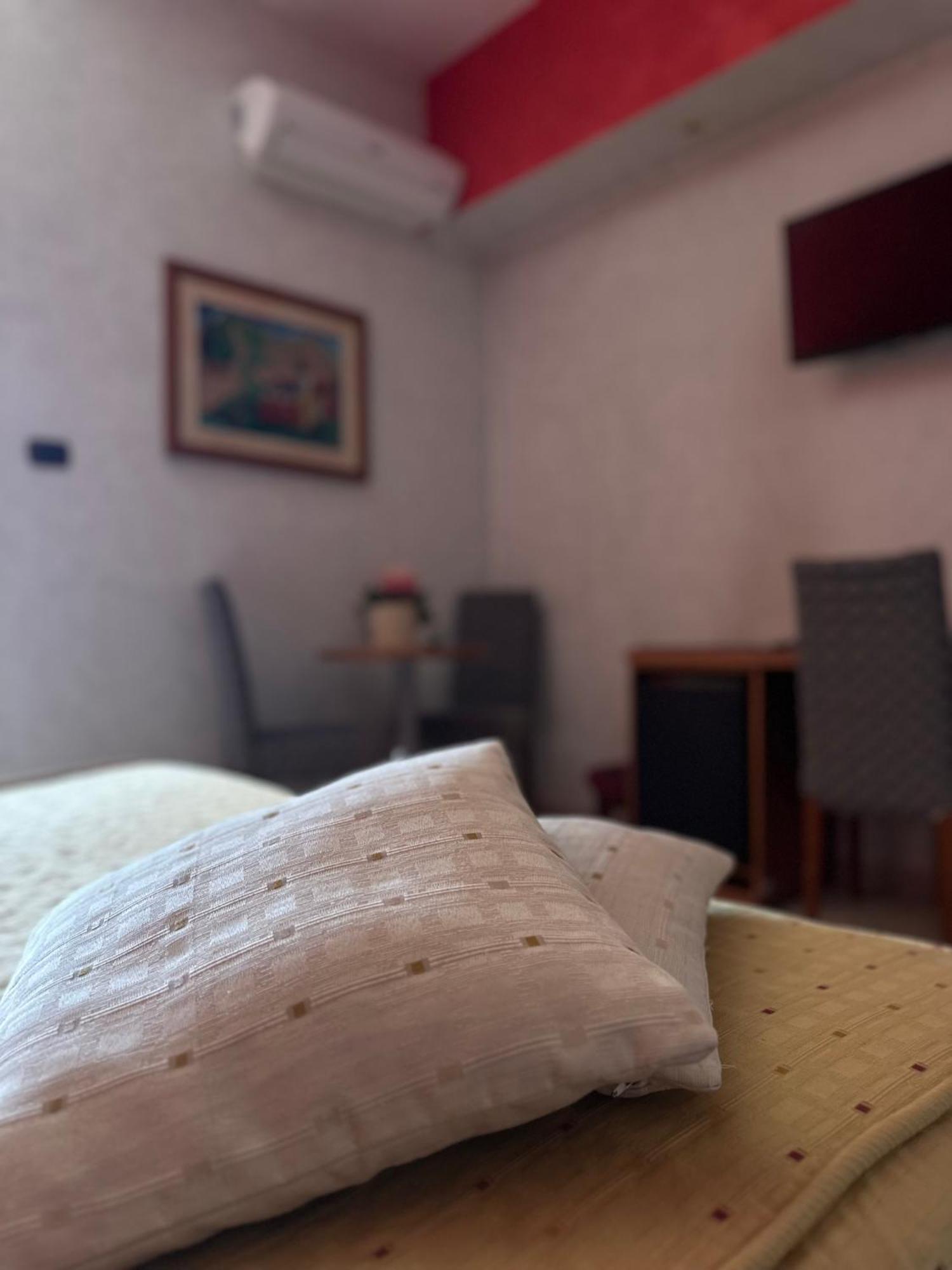 נולה Hotel Il Giardino Degli Aranci מראה חיצוני תמונה