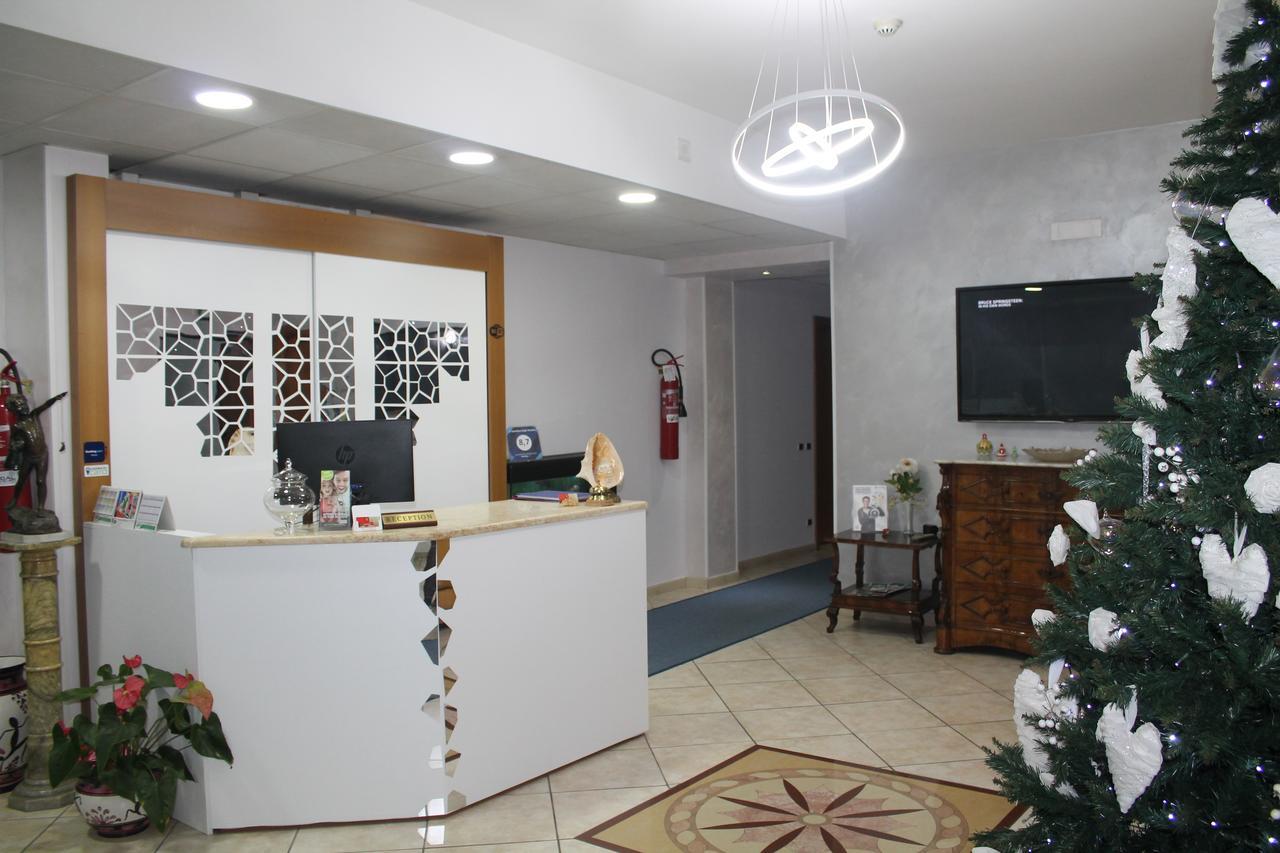 נולה Hotel Il Giardino Degli Aranci מראה חיצוני תמונה