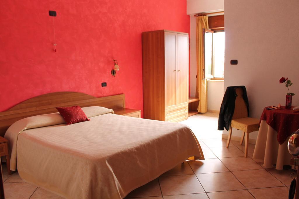 נולה Hotel Il Giardino Degli Aranci מראה חיצוני תמונה