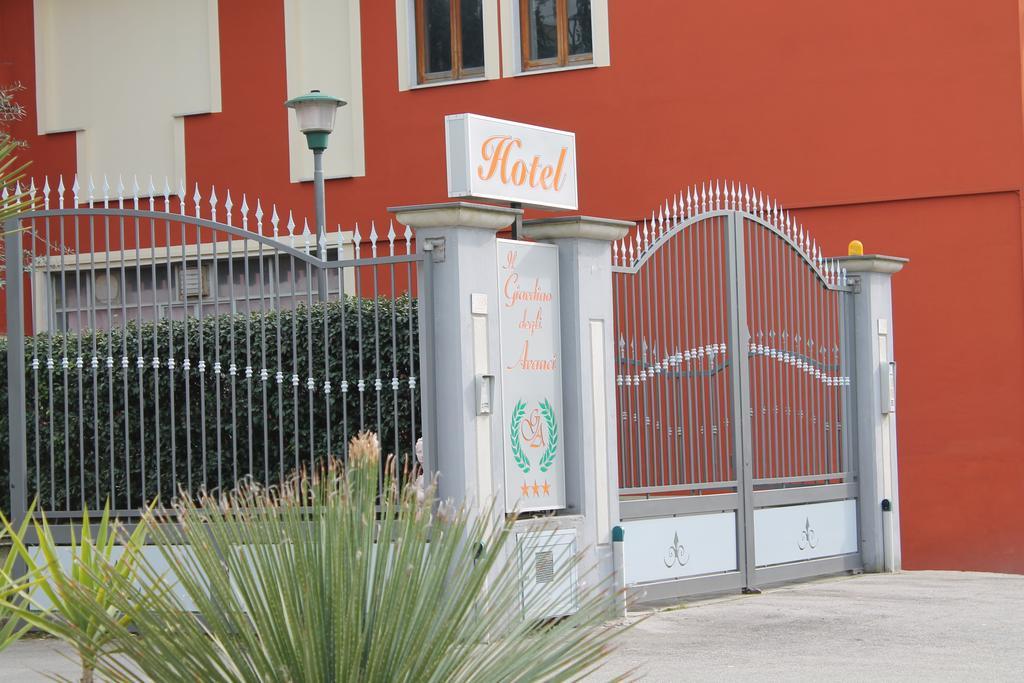 נולה Hotel Il Giardino Degli Aranci מראה חיצוני תמונה