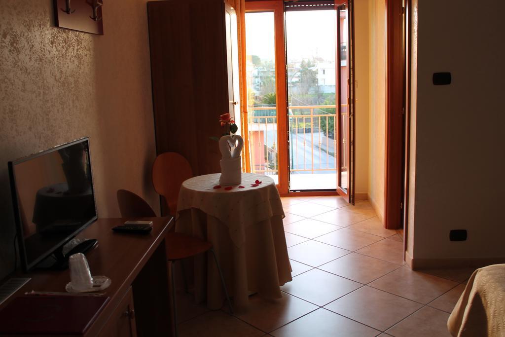 נולה Hotel Il Giardino Degli Aranci מראה חיצוני תמונה